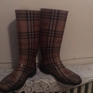 Authentic Burberry rain boats